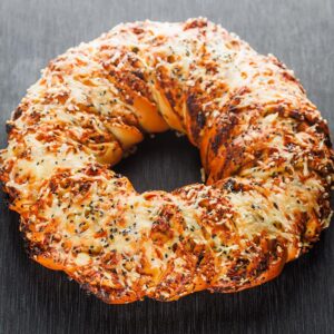 Mia Pagar "Suitsukana-Ploomi Kringel"